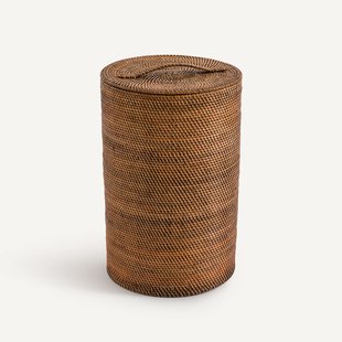 Mand in gevlochten rotan, Hampi