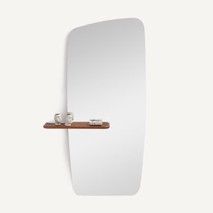 Asymmetrische spiegel met notenhouten legplank H170 cm, Nella