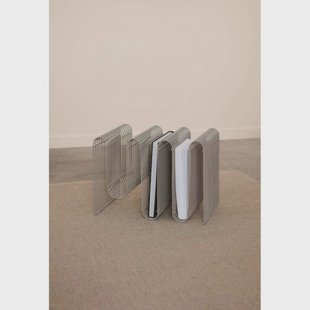 AYTM tijdschriftenhouder Curva, taupe, metaal, 41 cm lang