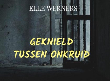 Geknield Tussen Onkruid