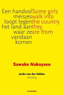 Een handvol meisjes loopt tegen het land aan waar ze vandaan komen