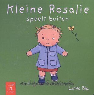 Kleine Rosalie speelt buiten