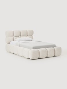 Gestoffeerd eenpersoonsbed Tayla van teddy-boucl&eacute;