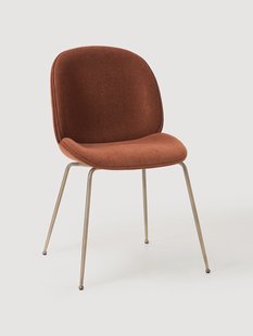 WESTWING x GUBI, Gestoffeerde eetkamerstoel Beetle by Delia Lachance