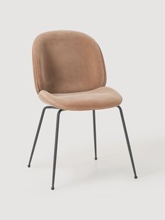 WESTWING x GUBI, Gestoffeerde eetkamerstoel Beetle by Delia Lachance