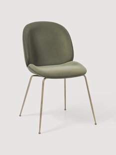 WESTWING x GUBI, Fluwelen eetkamerstoel Beetle by Delia Lachance