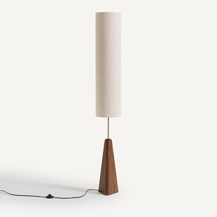Staande lamp in massief eik met notentint, Nestwood