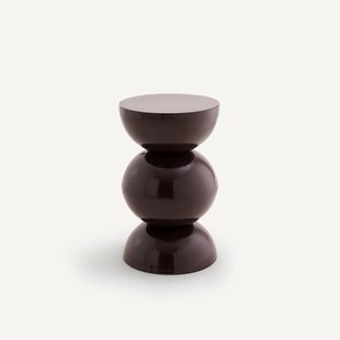 IJzeren bijzettafel, Rouva