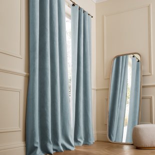 Verduisteringsgordijn van gewassen linnen, leren lussen, Private