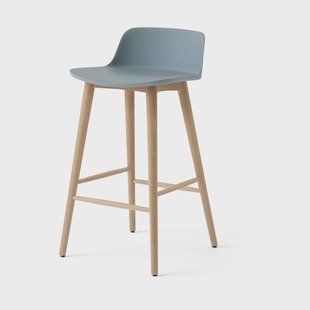 &Tradition Rely HW118 barkruk Light blue-lackerad ek, 65 cm