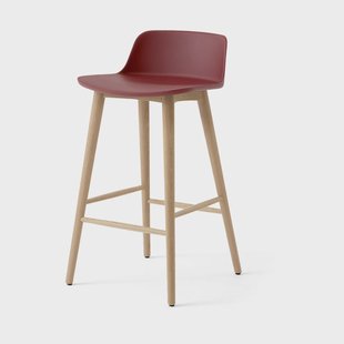 &Tradition Rely HW118 barkruk Red brown-lackerad ek, 65 cm