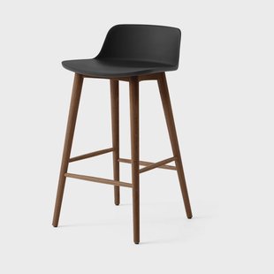 &Tradition Rely HW118 barkruk Black-lackerad valnöt, 65 cm