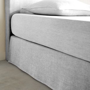 Bedrand in gewassen linnen, Linéo