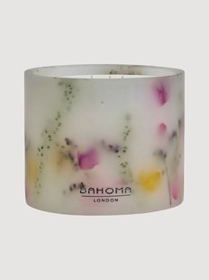 Met de hand gegoten drie-lichts geurkaars botanica (peer, iris, roos)