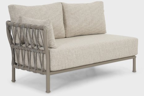 Santika Miyoura open bank rechts