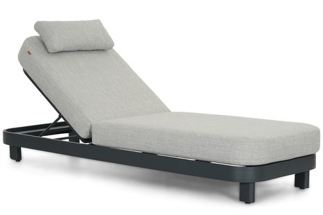 Santika Nanda ligbed