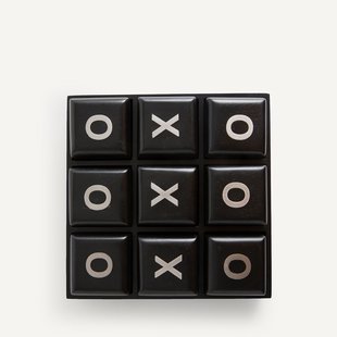 Spel tic tac toe in gebeitst mangohout, Morpha