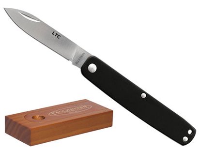 Fällkniven legal to carry black folder,