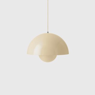 Flowerpot VP2 hanglamp, Ø 50 cm, crème &Tradition - Woonkamer - Designer - Aluminium - Met lampenkap