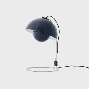 Flowerpot VP4 tafellamp, staalblauw, 39 cm &Tradition - Woonkamer - Designer - Metaal - 1 lamp