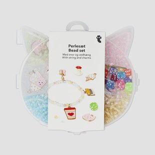 Kralenset met draad en bedeltjes