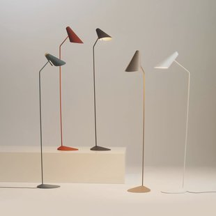 Vibia LED vloerlamp I.Cono, roodbruin, hoogte 127 cm, 2.700 K