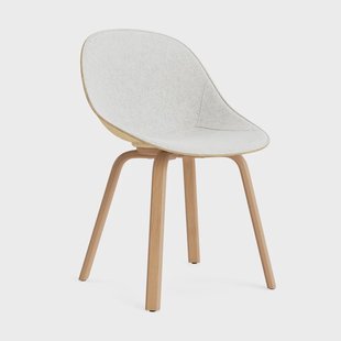 Normann Copenhagen Mat Chair stoel voorkant gestoffeerd Hallingdal 110-hemp-beech