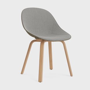 Normann Copenhagen Mat Chair stoel voorkant gestoffeerd Remix 133-seaweed-beech