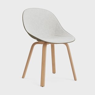Normann Copenhagen Mat Chair stoel voorkant gestoffeerd Hallingdal 110-seaweed-beech