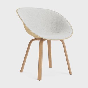 Normann Copenhagen Mat Armchair armstoel voorkant gestoffeerd Hallingdal 110-hemp-beech