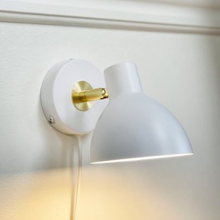 Lilje wandlamp wit/messing Dyberg Larsen - Woonkamer - Designer - Metaal - Met lampenkap