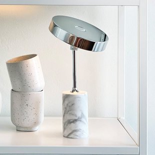 Starlight LED tafellamp op batterijen, chroom/wit Dyberg Larsen - Woonkamer - Designer - Metaal - Met lampenkap