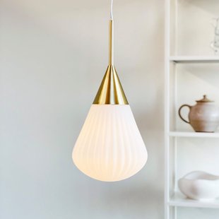 Ballon hanglamp Small Opal/Messing Dyberg Larsen - Woonkamer - Designer - Glas - Met lampenkap