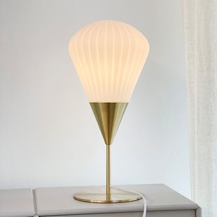Ballon tafellamp opaal/messing Dyberg Larsen - Woonkamer - Designer - Metaal - Met lampenkap