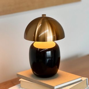 Manhatten LED tafellamp, zwart/messing Dyberg Larsen - Woonkamer - Scandinavisch - Keramiek - Rond