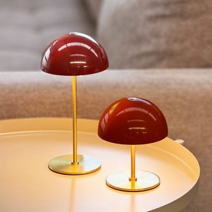 Along LED-batterijtafel lamp, rood, set van 2 Dyberg Larsen - Woonkamer - Scandinavisch - Metaal - Met lampenkap