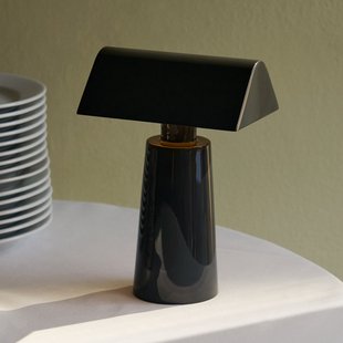 Caret MF1 accu-tafellamp, antraciet, IP44 &Tradition - Woonkamer - Designer - Metaal - Met lampenkap