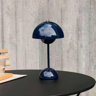 Flowerpot VP9 LED tafellamp staalblauw IP44, &amp;TRADITION &Tradition - Woonkamer - Designer - Kunststof - Met lampenkap