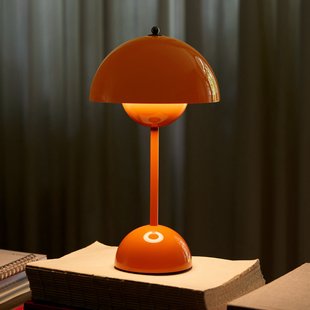 Flowerpot VP9 LED tafellamp, oranje, IP44 &Tradition - Woonkamer - Designer - Kunststof - Met lampenkap