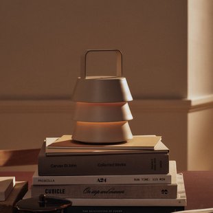 Luver draagbare tafellamp, kasjmierbeige IP44 ferm LIVING - Woonkamer - Metaal - 1 lamp