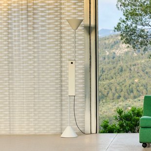 Twist vloerlamp, wit, 200 cm, dimbaar, in hoogte verstelbaar HAY - Woonkamer - Designer - Aluminium - Met lampenkap