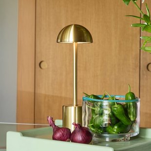 Taten LED tafellamp op accu, messingkleurig, hoogte 30 cm Hübsch - Terras - Modern - Metaal - Met lampenkap