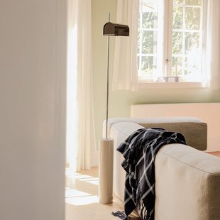 Reflector LED vloerlamp, oranje, hoogte 160 cm Hübsch - Woonkamer - Scandinavisch - Metaal - Met lampenkap