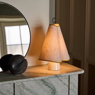 Hornbæk LED tafellamp op accu, beige/geel, canvas GUBI - Woonkamer - Designer - Stof - 1 lamp