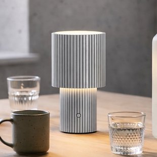 Iluma LED tafellamp, zilverkleurig, hoogte 22,1 cm Herstal - Woonkamer - Modern - Aluminium - 1 lamp