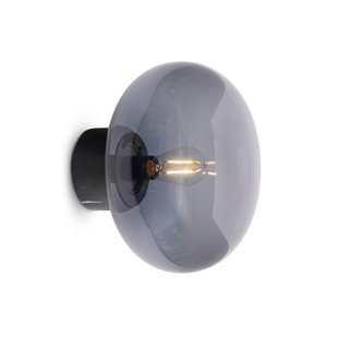 New Works wandlamp Karl-Johan, zwart/opaal, Ø 23 cm