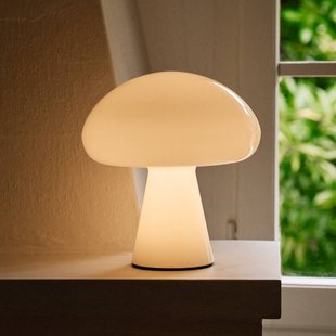 Gubi LED tafellamp Obello op batterijen, parelwit, IP44, glas
