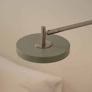 UMAGE LED wandlamp Asteria Long, olijfgroen, staal, vaste aansluiting