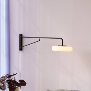 Hübsch LED wandlamp Sway, zwart, uitval 120 cm, metaal