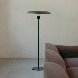 NEW WORKS LED vloerlamp Kantarell, zwart, dimbaar, 127 cm